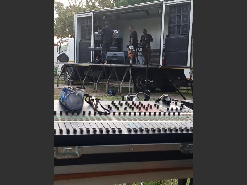 Digital desk for live performance Digital desk for live performance